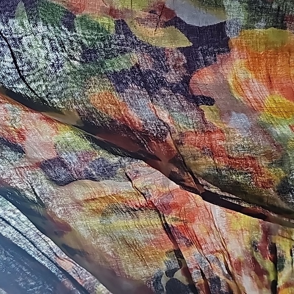 Floral pattern viscose circle scarf - Picture 9 of 10